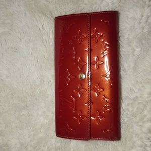 LOUIS VUITTON RED VERNIS MONOGRAM SARAH WALLET